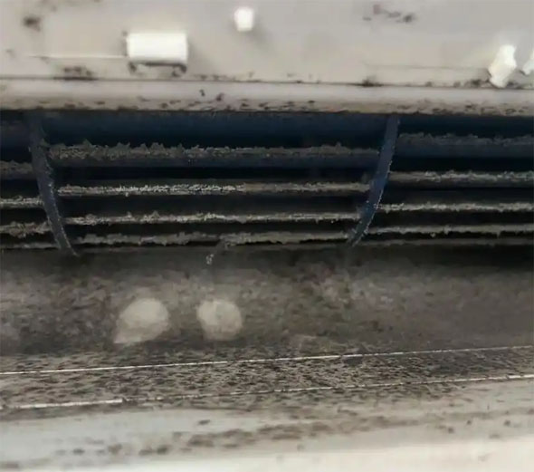 义乌空调吹的风有股烧焦味是怎么回事